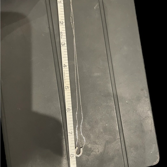 ‘Carrie Bradshaw’ horseshoe necklace - Picture 2 of 4